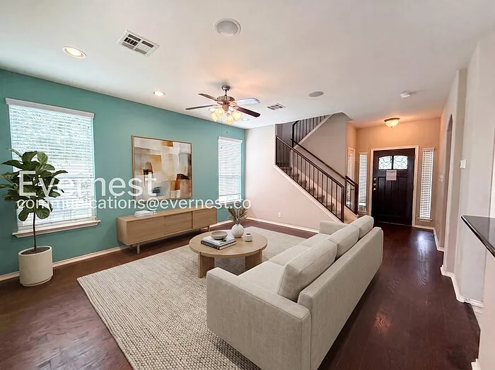 3 bed, 2.5 bath, 1861 sqft, $2,000 — Photo 2