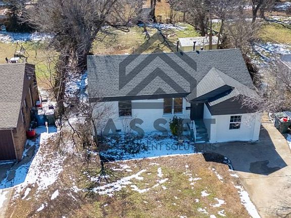 2nd image of 422 E Northrup Dr