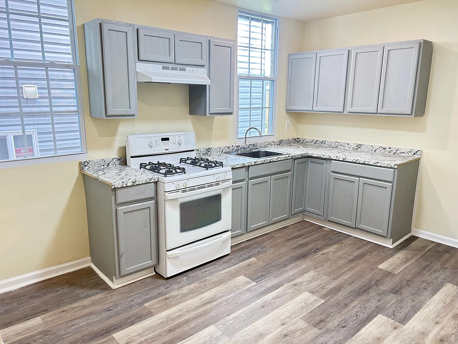 2 bed, 1200 sqft, $1,599 — Photo 3