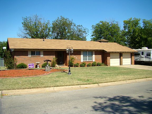 2nd image of 1404 Mary Dr