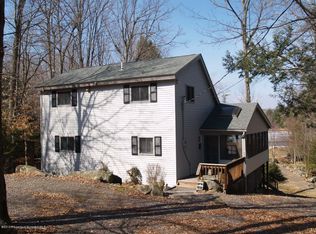 577 Lakeview Dr W, Lake Ariel, PA 18436