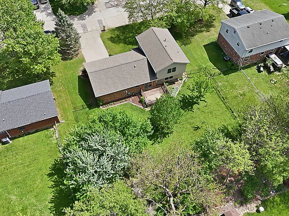 2nd image of 8768 Meadowridge Ln