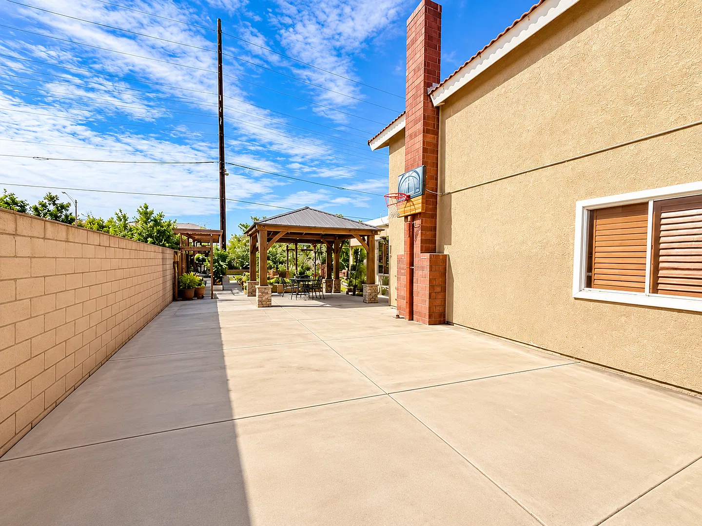 4-Bedroom Home with Spacious Outdoor Living — Photo 4