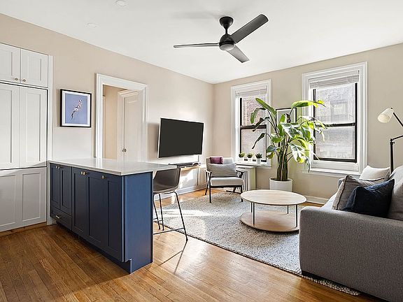 2nd image of 270 W 11th St APT 5G