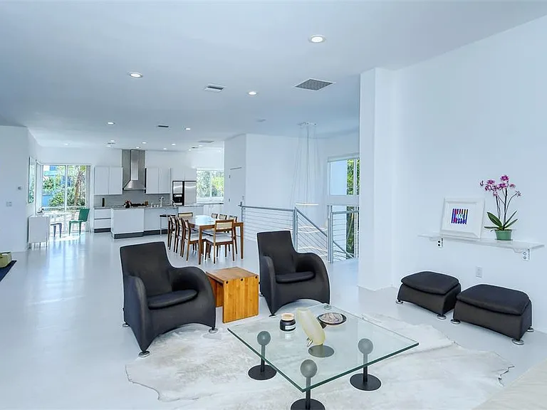 213 N Washington Dr — Photo 25