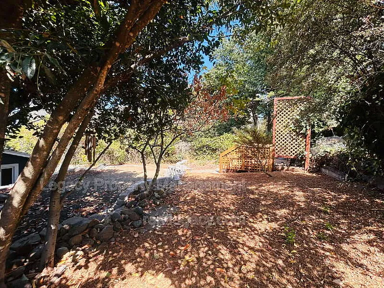 653 Alhambra St — Photo 28