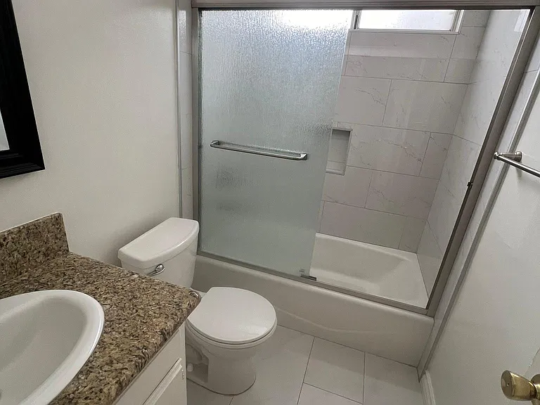 1275 Barry Ave #3 — Photo 4