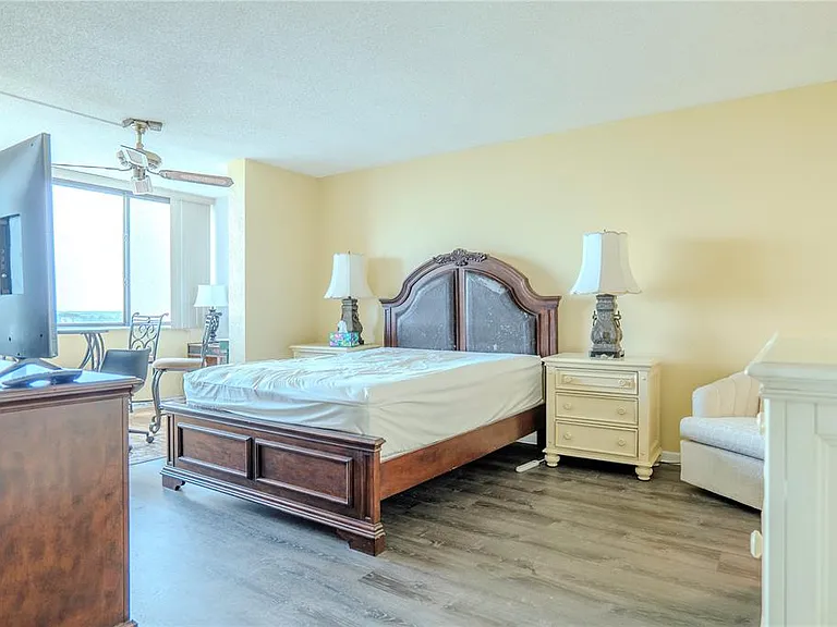 2620 Cove Cay Dr #802 — Photo 11