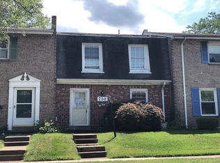 710 Colonial Ave, Sterling, VA 20164