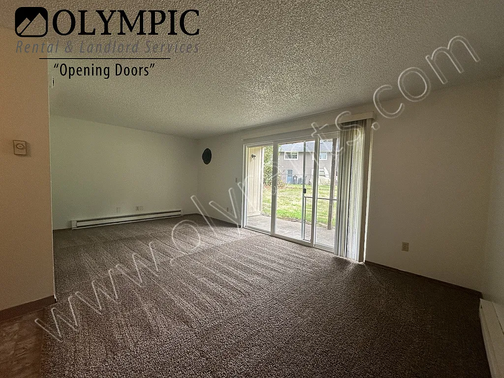 Upper level 4-plex unit w/ Water/Garbage included! — Photo 3