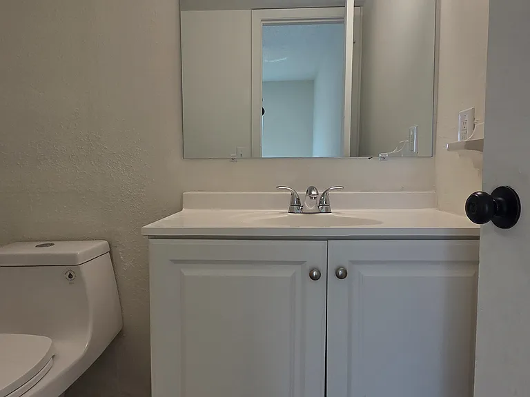 915 Ariana Apartment Community — Photo 39