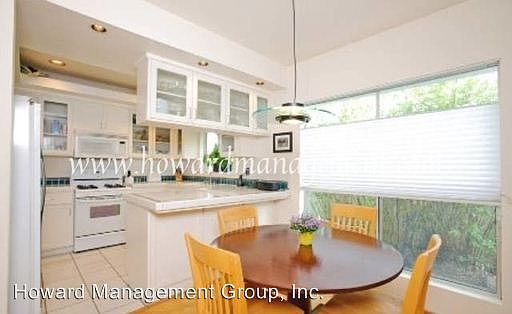 4th image of 1811 Oak St APT 4