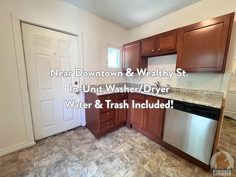 1046 Lafayette Ave SE #2 — Photo 1