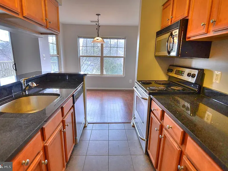 1707 Ascot Way #E — Photo 7