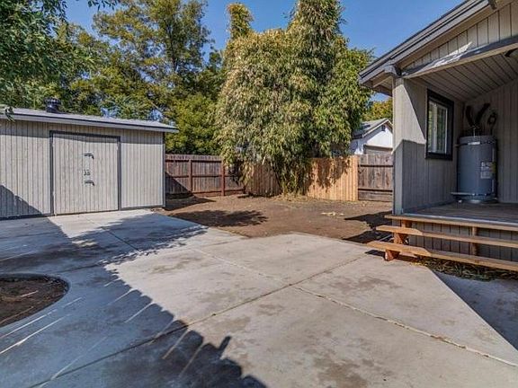 2nd image of 2978 43rd St