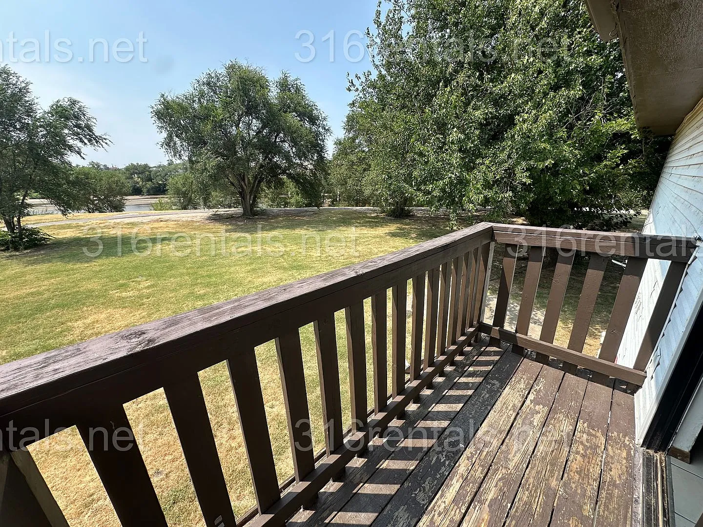 $750 - 2 bed 1 bath - Second floor Apartment — Photo 1