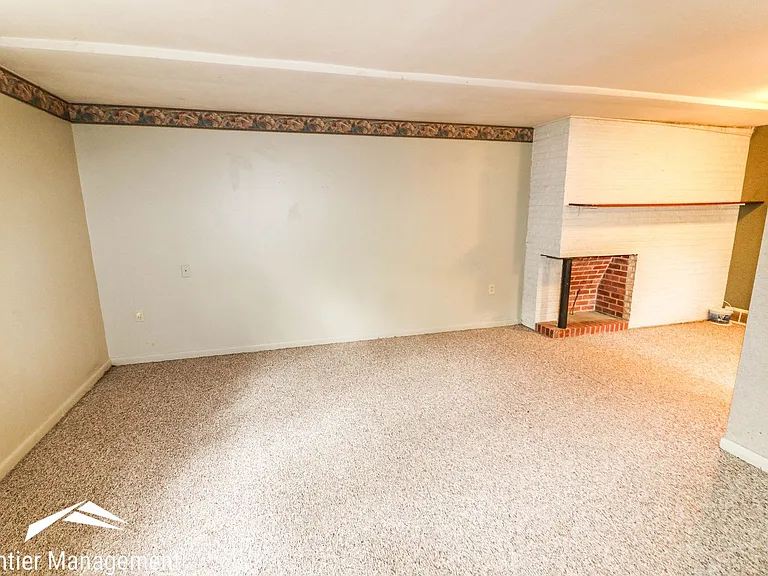 1425 Harry Rd — Photo 12