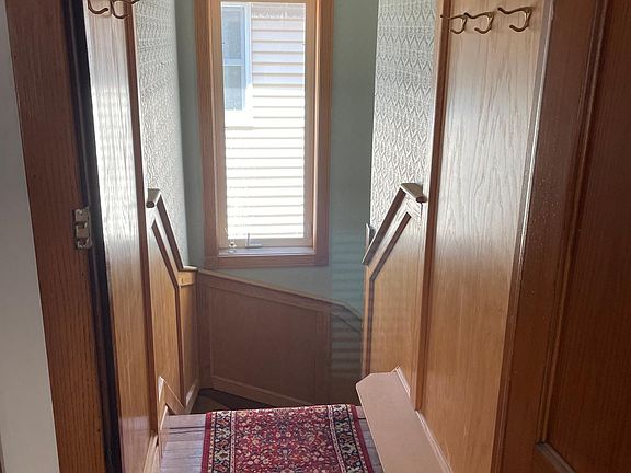 Private Stairwell with mushroom area