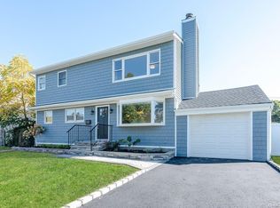 19 Clarissa Dr, Syosset, NY 11791