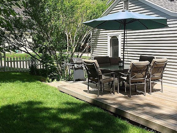 Picket fence back yard
