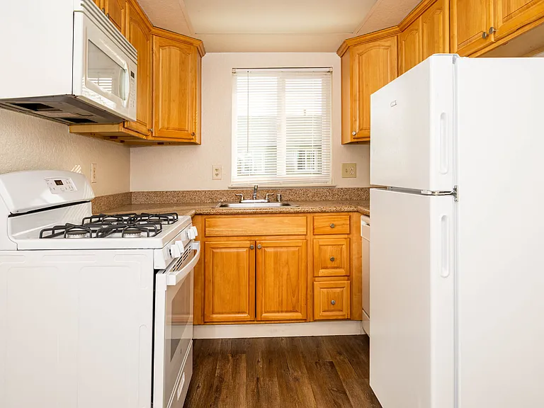 Alderwood Park Apartments — Photo 32