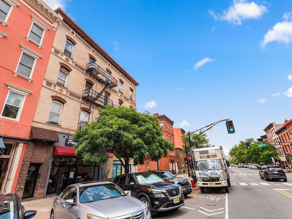 1st image of 832 Washington St APT 5