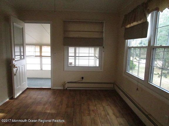 4th image of 105 Bolingbroke Ct