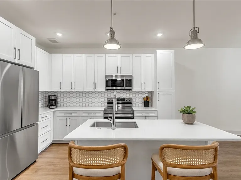 The Lowe — Photo 12