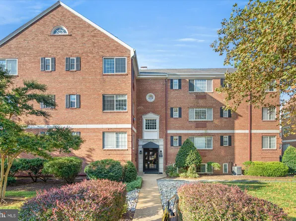 820 S Washington St #327, Alexandria, VA 22314