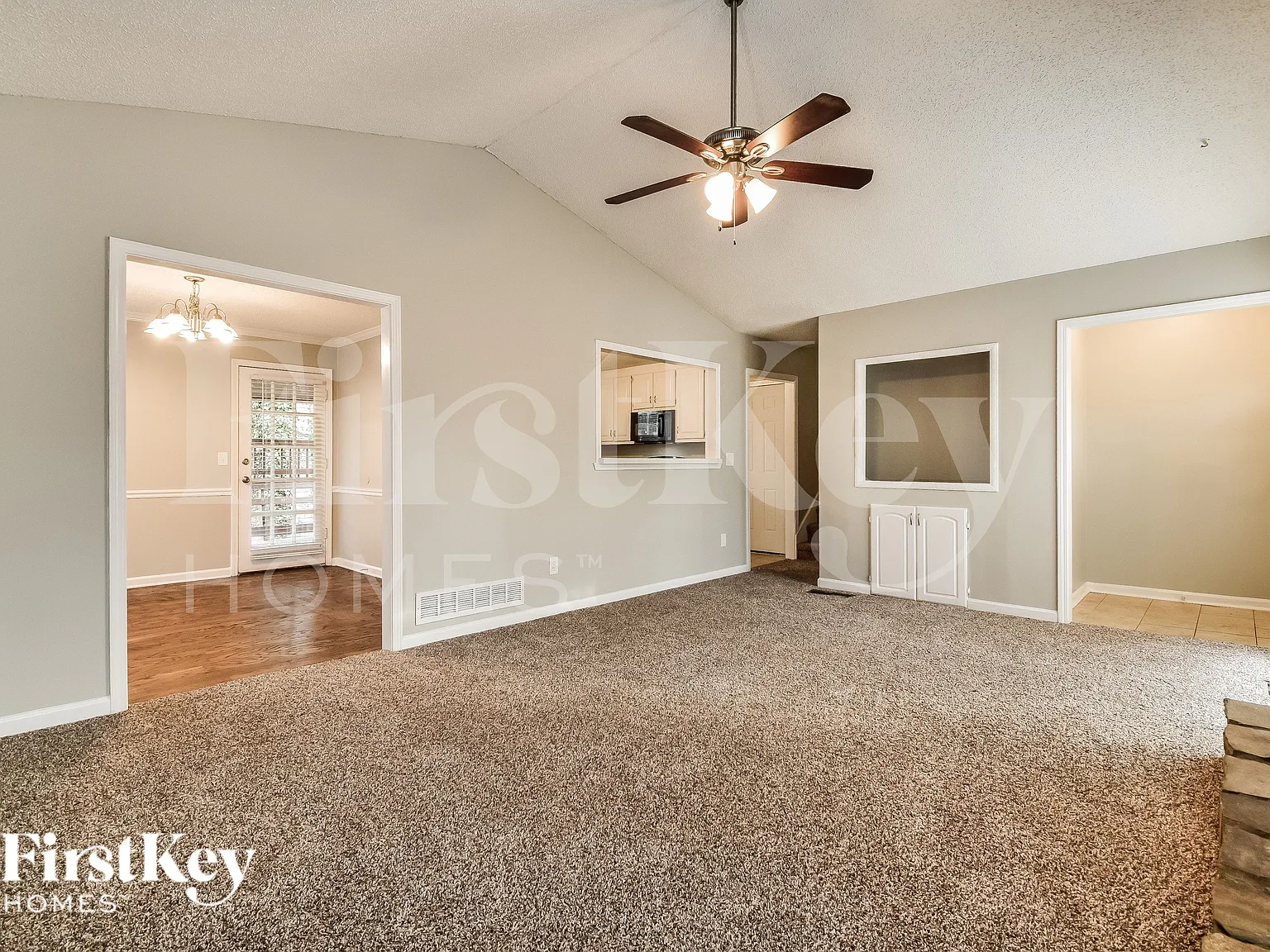 3 bed, 2.0 bath, 1923 sqft, $2,600 — Photo 4