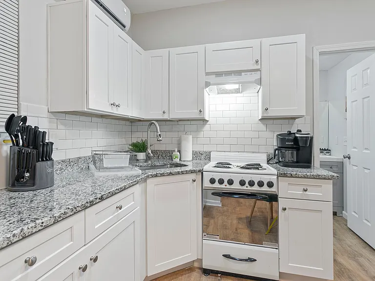 987 Dimmock St SW #3 — Photo 3