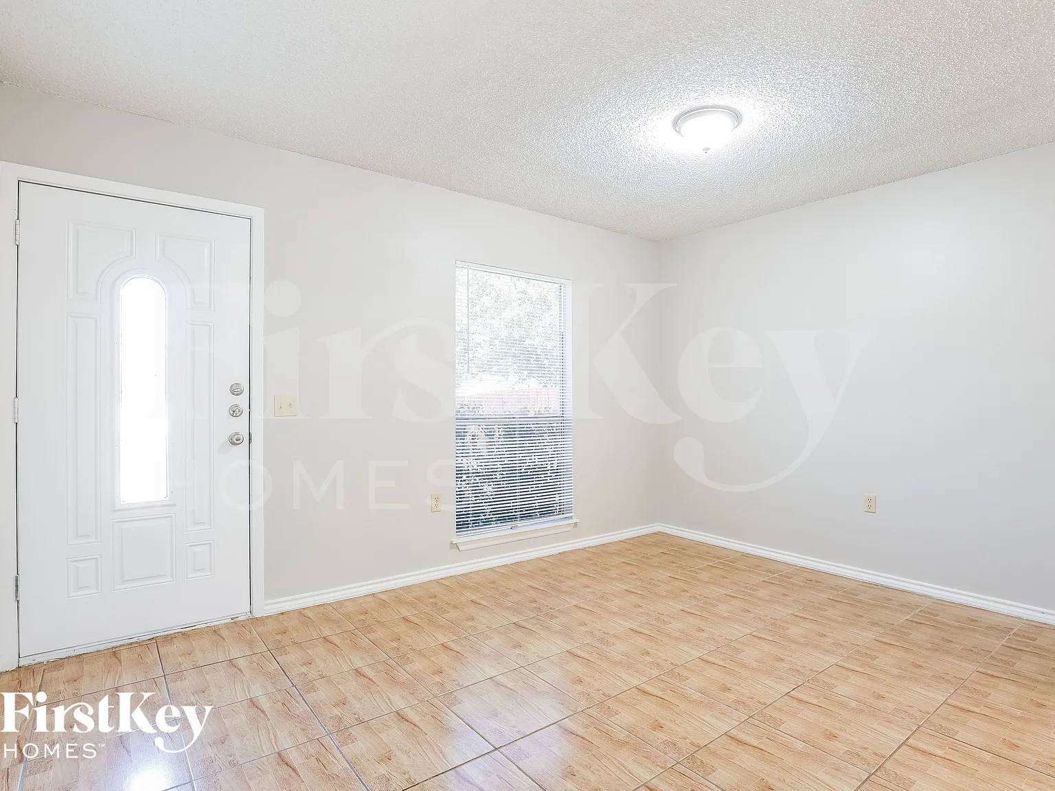 3 bed, 2.0 bath, 1244 sqft, $1,280 — Photo 2
