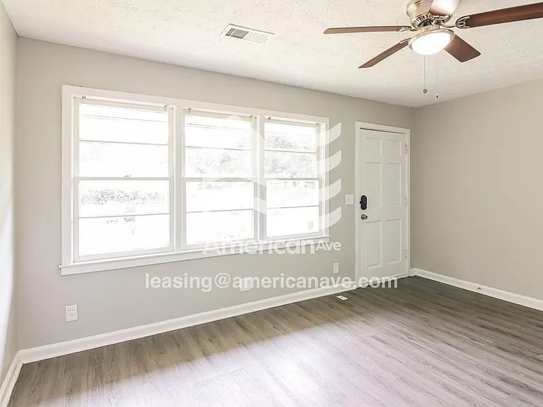 1072886_004_living_room_4.jpg