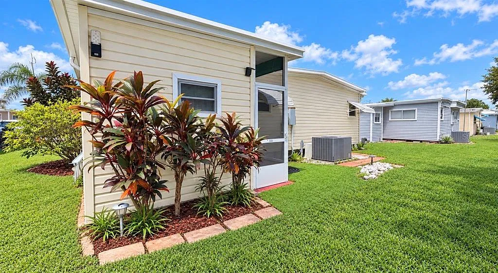 2 bed, 2.0 bath, 1032 sqft, $1,600 — Photo 3