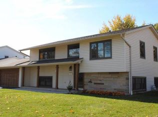1086 Leicester Rd, Elk Grove Village, IL 60007