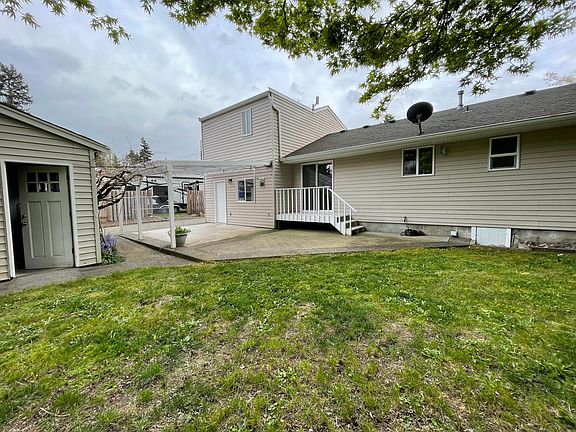 Beautiful backyard with covered patio