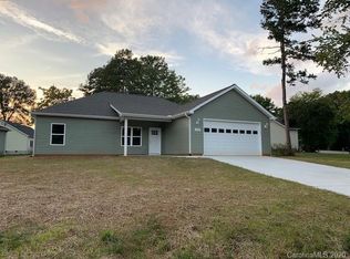 358 Brookfield Dr, Statesville, NC 28625