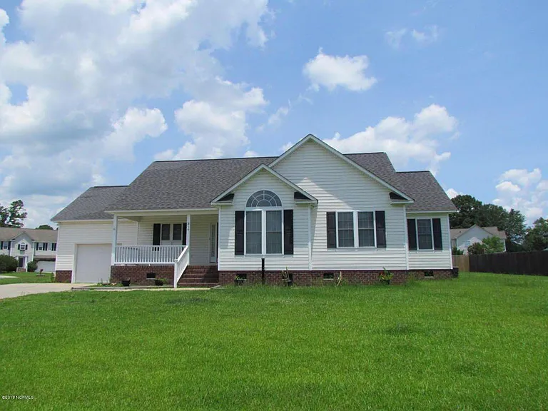 317 Primrose Ln — Photo 1