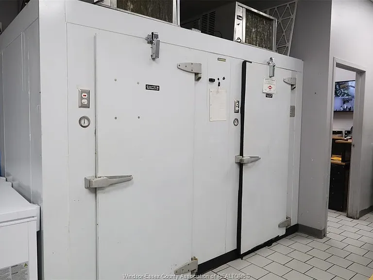421 Sandwich St S #2 — Photo 12