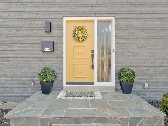 4th image of 7210 Regent Dr