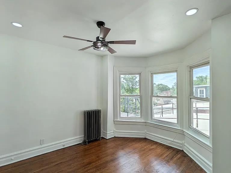 1036 W Walnut St #3F — Photo 7