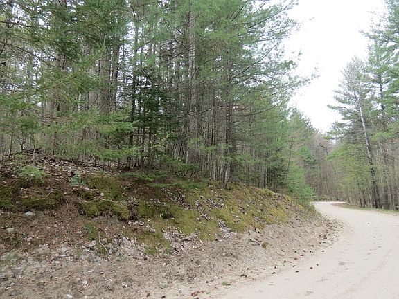 2nd image of 175 Algonquin Trl