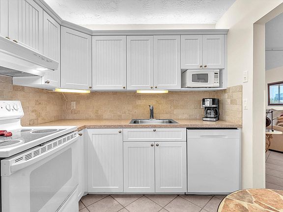 4th image of 2861 Somerset Drive #305