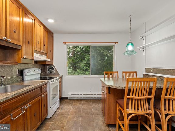 4th image of 3 Wyoming Ave