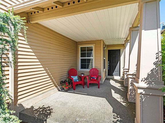 4th image of 9922 198th Avenue Ct E