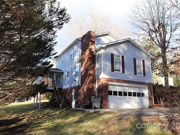 3rd image of 1019 Wellington Ct NE
