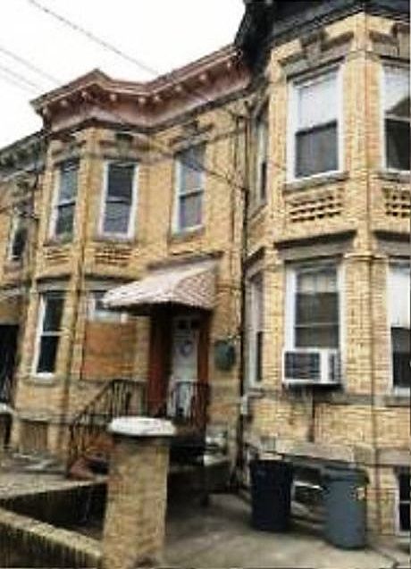 2nd image of 584 Crescent St