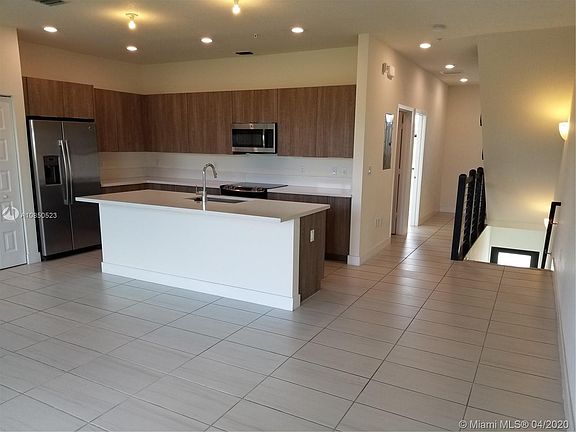 2nd image of 10473 NW 82nd St Unit 9
