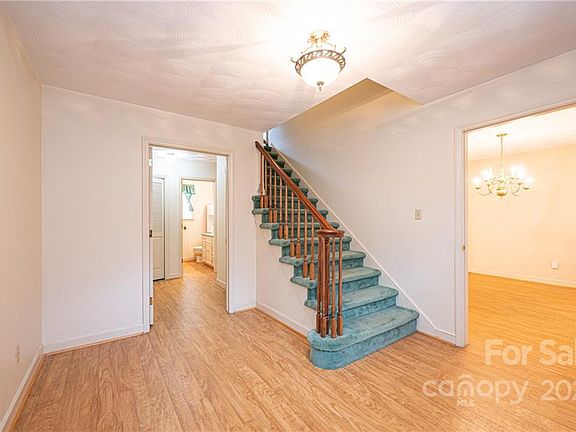 3rd image of 1535 Knightbridge Dr