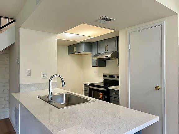 2nd image of 967 W Calle Del Sol APT 3